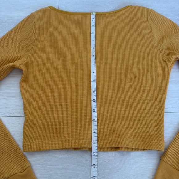 TNA Thermal Waffle Knit Long Sleeve Top Shirt Red Size Medium - Mustard Yellow - Picture 2 of 6